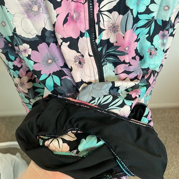 O’Neill Floral Long Sleeve Swimsuit - Picture 4 of 4